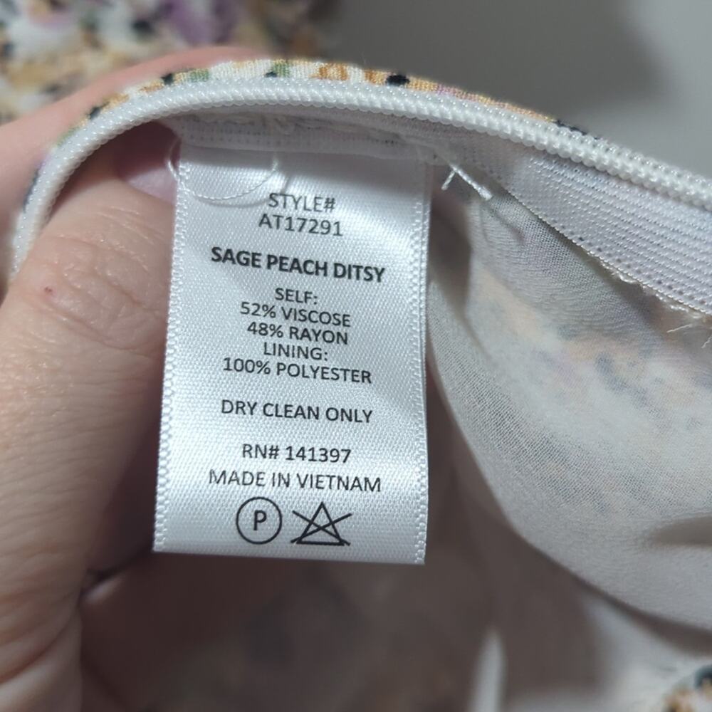 ASTR Revolve Flutter Sleeve Top Sage Peach Ditsy Floral Keyhole Blouse Size M - Picture 9 of 9